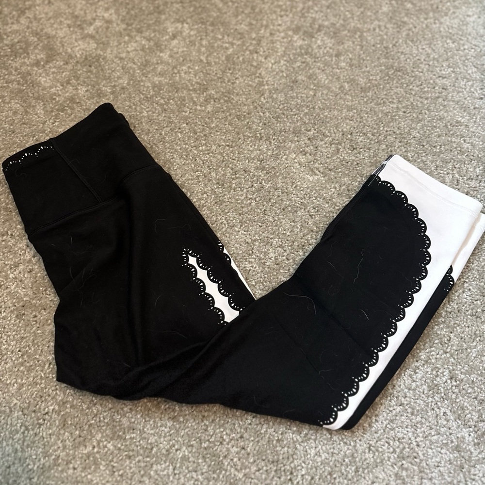 Athleta leggings with scalloped detail